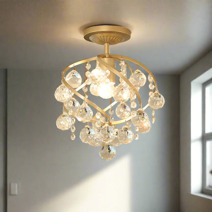 Plafonnier avec Boule en Cristal et Accents en Laiton - LuxeSpire