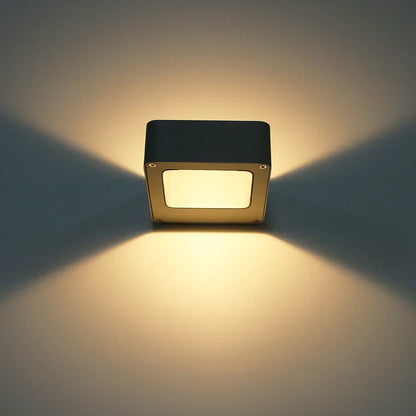 Luminaria AquaLuxe – Éclairage LED Extérieur Étanche pour Espaces Extérieurs Élégants