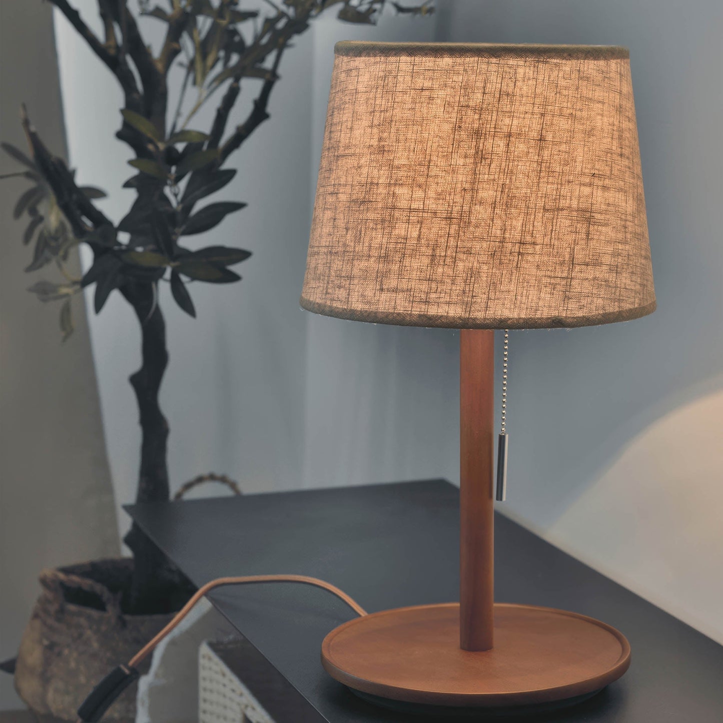 Lampe en Noyer Scandinave | Éclairage Élégant avec Accents en Tissu