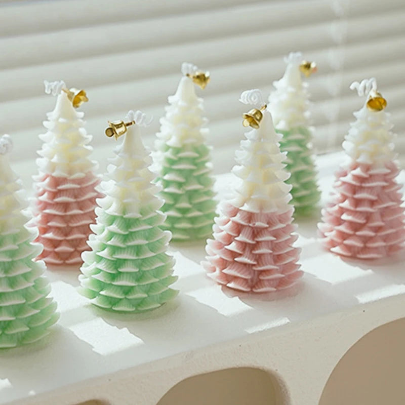 Creative ChristmtBougie Sapin de Noël Parfumée | Cire de Soja et Paraffine | 5 Couleurs | 9,6 cm | Décoration Festive 2025 | Cadeau Noëlas Tree Aromatherapy Candle Soybean Wax Scented Candle New Year Navidad Party Gifts Xmas Home Decoration 2025