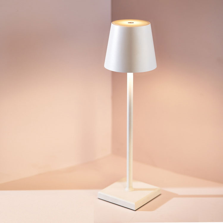 Lampe de Table Rechargeable Sans Fil – Design Scandinave et Éclairage Réglable